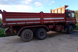 Cassone ribaltabile trilaterale