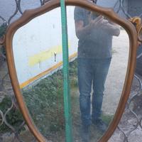 specchio antico con cornice dorata