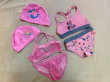 2 costumi 5/6 anni e 2 cuffie bimba