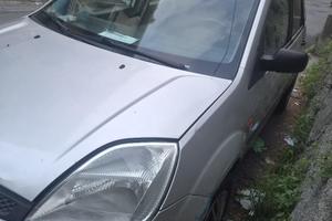 ford fiesta 2004