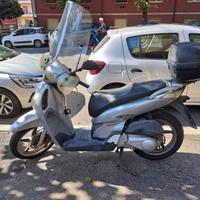 Scooter honda sh 150 grigio