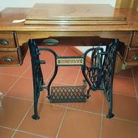 macchina da cucire Naumann a pedale 