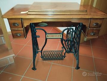macchina da cucire Naumann a pedale 