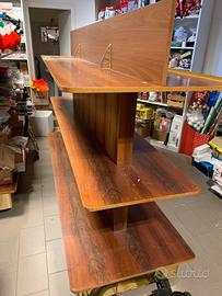 Due espositori su ruote da negozio