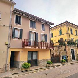 Casa indipendente di 214 m² con più di 5 locali e 