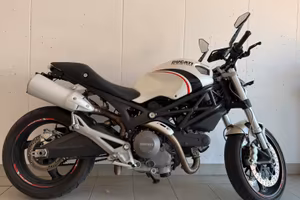 Ducati monster 696