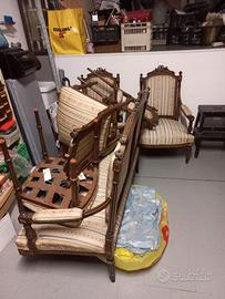 Divano con 2 poltrone e 4 sedie