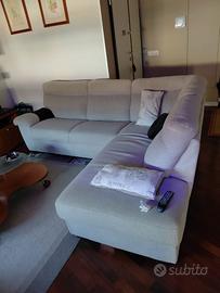 Divano con chaise longue (sceslong)