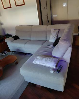Divano con chaise longue (sceslong)