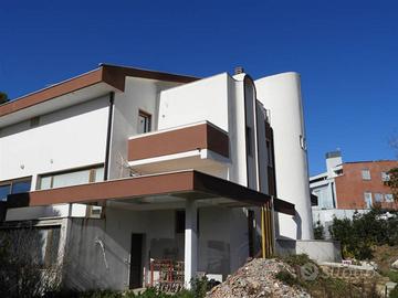 Villa di 400 m² con più di 5 locali e box auto a T