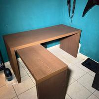 scrivania color noce con penisola estraibile