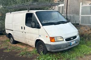 Ford Transit passo corto e tetto basso