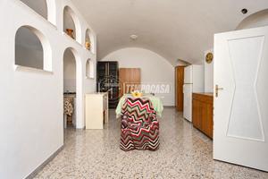 Casa indipendente angolare con piano terra