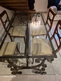 Tavolo in ferro battuto inchiodato