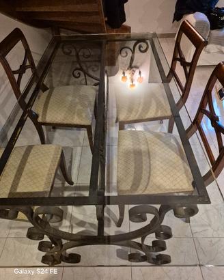 Tavolo in ferro battuto inchiodato