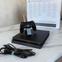 PS4 SLIM 1 TB tenuta in buono stato