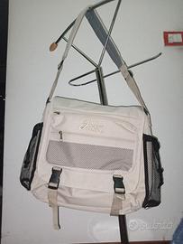 Borsa porta notebook e documenti Asics mai usata. 