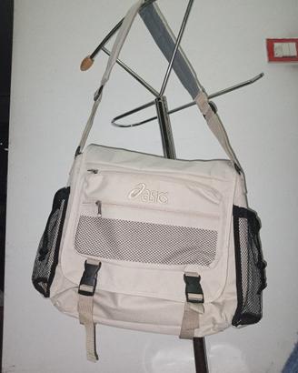 Borsa porta notebook e documenti Asics mai usata. 