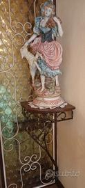 Mensola in ferro lavorato con statua