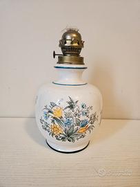 Antica lampada a petrolio