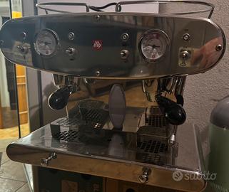 Macchina caffè professionale a capsule