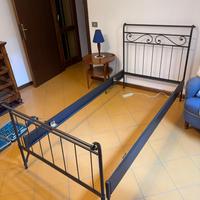 Letto in ferro battuto più rete a doghe con motore