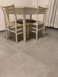 tavolo cucina con quattro sedie