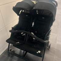 Passeggino gemellare affiancato Chicco