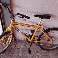 Bicicletta gialla bambino marchio Atala