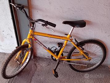 Bicicletta gialla bambino marchio Atala