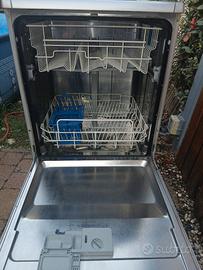 lavastoviglie indesit a++class dfg152b