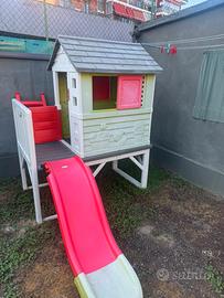 Casetta con scivolo da giardino