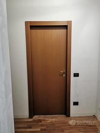 Porta battente noce tanganica