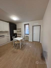 Bilocale ristrutturato via broseta bergamo