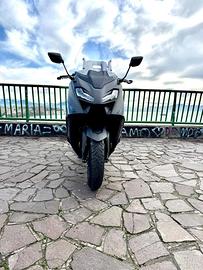 Yamaha tmax 560