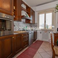 Quadrilocale in un piccolo contesto con garage e d