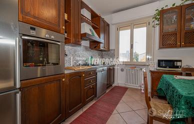 Quadrilocale in un piccolo contesto con garage e d