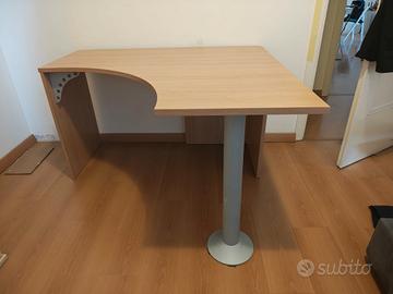 scrivania angolare in legno di ciliegio