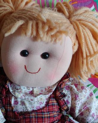 Bambola in stoffa per bambini
