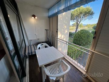 Ampio mono con piscina in residence nel verde