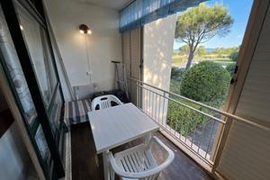 Ampio mono con piscina in residence nel verde