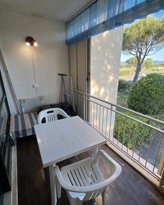 Ampio mono con piscina in residence nel verde