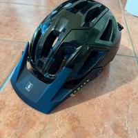 Casco oakley maven drt 5