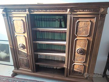 mobilio e tappeto persiano