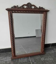 specchio in legno con cimasa