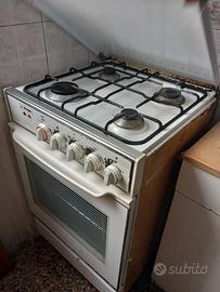 Camera letto soggiorno cucina 4 fuochi  cassettier