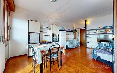 Bilocale luminoso con balcone e garage - Carpi (MO