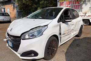 Peugeot 208 1.2 82cv pure tech 