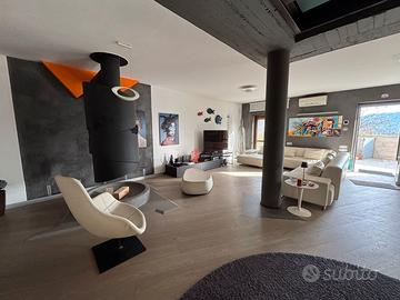 Prestigioso appartamento con terrazzo e piscina