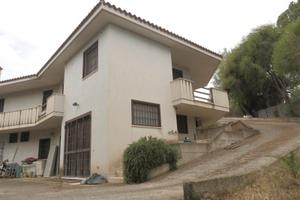 Poggio dei pini - ampia villa bilivelli